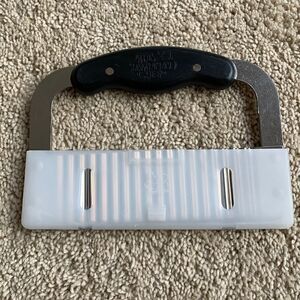 Pampered Chef Crinkle Cutter Garnisher Stainless Steel with Cover